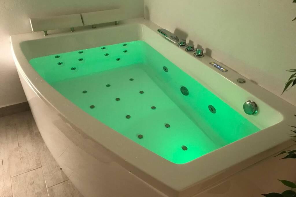 Apartment With Jacuzzi Free Wifi Walencja Zewnętrze zdjęcie